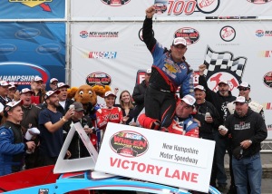 Woody Pitkat celebrates victory in the Whelen Modified Tour F.W. Webb 100 last year at New Hampshire Motor Speedway (Photo: Getty Images)