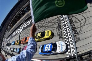 The field takes the green flag for the Sprint Cup Series Food City 500 at Bristol Motor Speedway Sunday (Photo: Rainier Ehrhardt/Getty Images for NASCAR) 